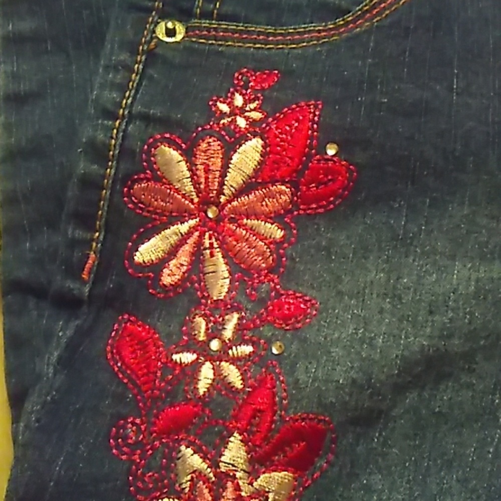 Capris - Picture 4 of 5